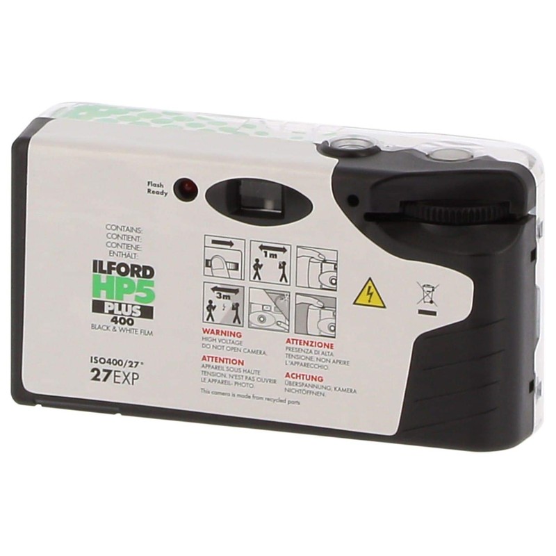 Ilford HP5 + Einwegkamera mit Blitz, Weiß und Schwarz