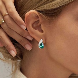 Allereya Vintage Emerald Crystal Teardrop Stud Earrings Rhinestone Green Emerald Drop Earrings Waterdrop Green Gem Earrings Gold Geometric Stud Earrings Jewelry for Women and Girls (Green)