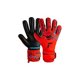 Reusch Attrakt Grip Evolution goalkeeper gloves with good grip and inner seam cut