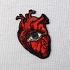 Parche bordado con forma de corazón para coser o planchar,