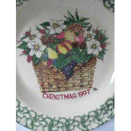 Henn GERALD HENN WORKSHOPS CHRISTMAS 1997 GREEN SPONGEWARE POTTERY PLATE - NEW W/ BOX