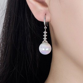 Pearl Flower Earrings for Women Pearl Dangle Earrings Gold Silver Aesthetic Minimalist Earrings for Women Hypoallergenic Earrings Spring Holiday Earrings for women Gifts