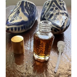 100% Pure SAUDI SANDALWOOD MUSK PARFUM VERY HEAVY AND WOODY SMELL 6ml BOTTLE