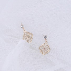 Filigree Clover Design Gold Pierced Earrings Cute Lightweight, Metal