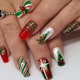 Press on Nails Medium Coffin Fake Nails with Christmas Tree Designs Glossy Glue on Nails Xmas Design Green and Red Stripes Full Cover False Nails Artificial Acrylic Nails 24PCS