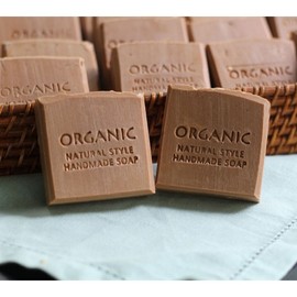 Handmade natural soap with ripened red ginseng that gives skin elasticity, 100g, 1 piece / 피부에 탄력을 주는 홍삼 숙성 수제 천연 비누, 100g, 1개입