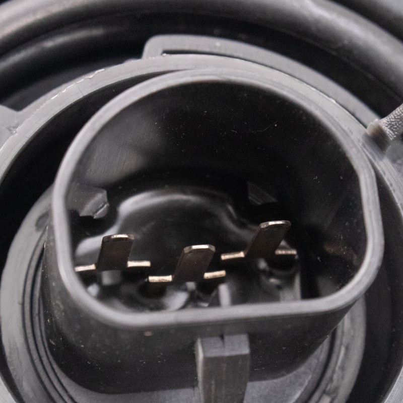 TRQ Driver Side Headlight Assembly Halogen Compatible with 2014-2016 Versa