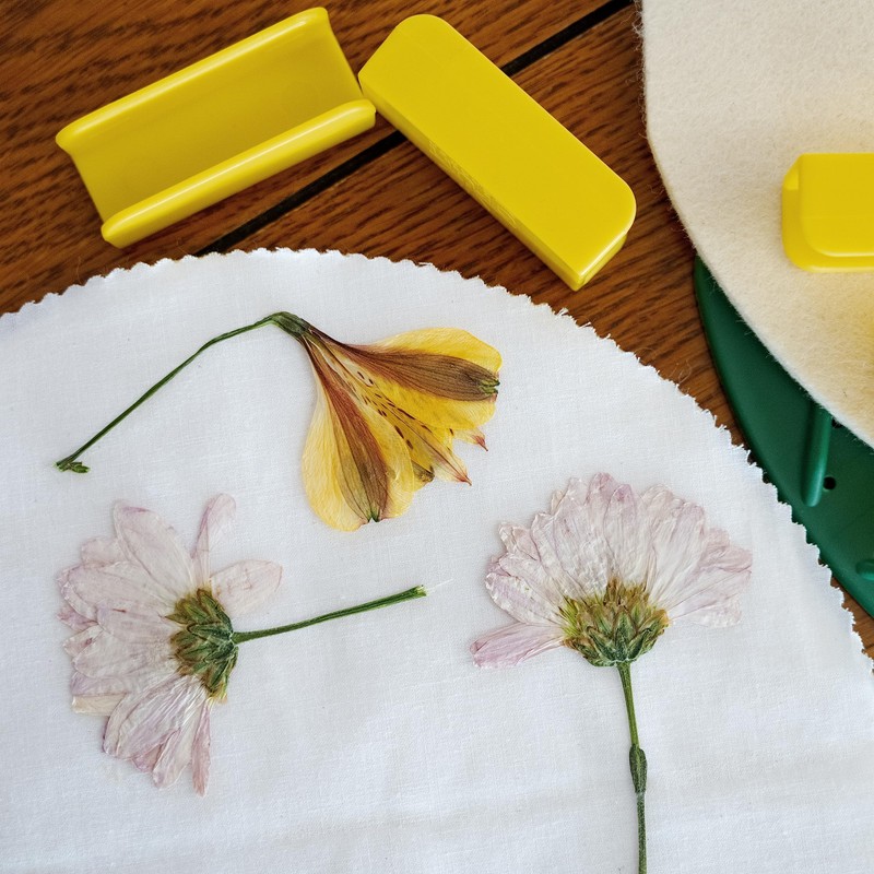 GSM Brands Microwave Flower Press Kit for Drying Leaf, Plant,