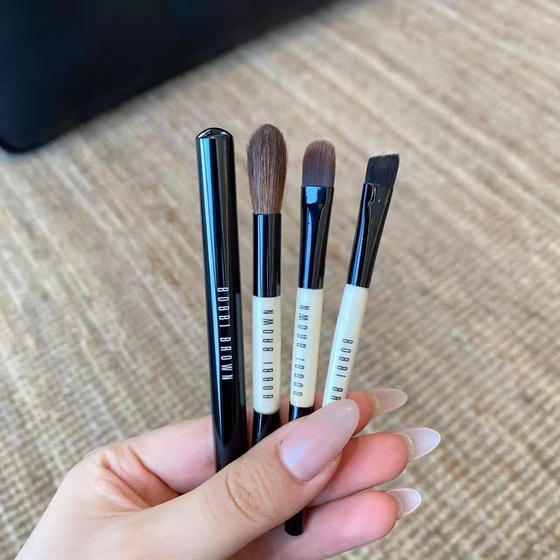 Cepillo definidor de ojos BOBBI BROWN cepillo para cejas tamaño