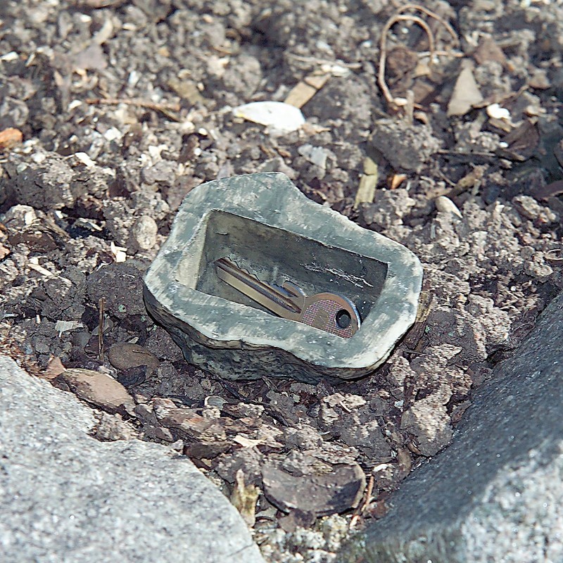 Lunartec Key Stone: Set of 3 Key Hiding Place in