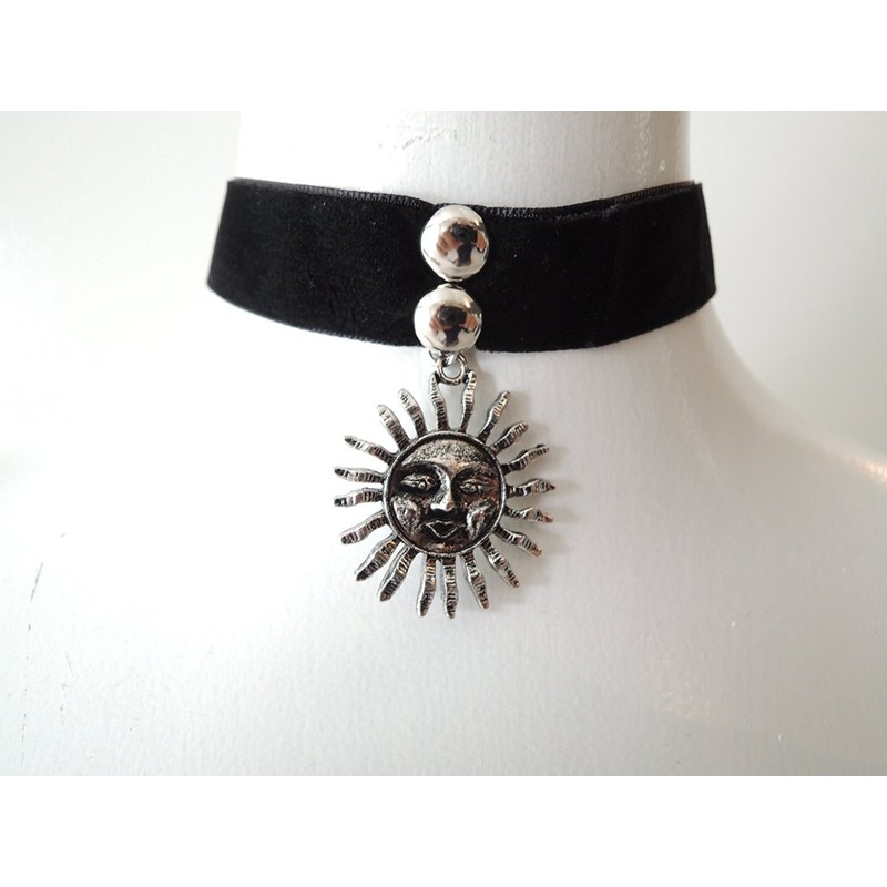 Movie Leon Matilda Choker Necklace Replica, No Gemstone