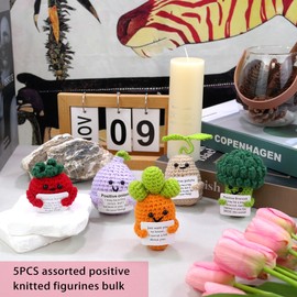 QNNEFF 5 Pack Emotional Support Vegetables Dolls Funny Positive Potato Crochet Carrot Knitted Broccoli Positive Tomato Onion with Inspirational Cards Encouragement Gifts