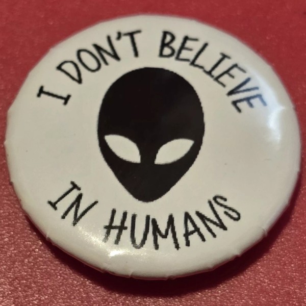 1 Inch White I Don't Believe In Humans Alien Pinback