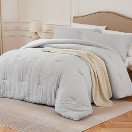 Quataly Light Grey King Comforter Set - 3 Pieces Seersucker Lightweight Bedding Comforter Sets (1 Soft Fluffy Comforter & 2 Pillowcases) - All Seasons Cozy Modern Bed Sets for Women Men