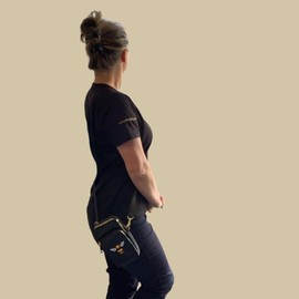 Love EMVY Embroidered Bumble Bee 3 Zip Phone Bag Crossbody (Black)