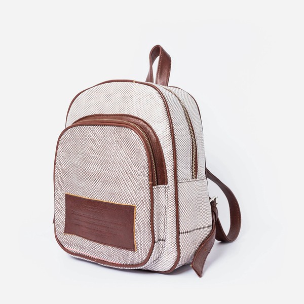 Ofelia Market Sostenible FRACKING DESIGN | Loma Campana Backpack - Brazilian Flair in Brown Design for Trendy Adventures Color Suela | 25 cm x 30 cm x 5 cm
