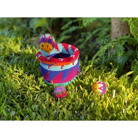 BUENA ONDA Hacky Sack Mini Bag Toss Game - Canasta Ball Yippi Yappa Kit - USA Edition - Crocheted Mini Bag Toss Game for Kids and Adults - Color Coded Balls with Basket, Indoor/Outdoor Play