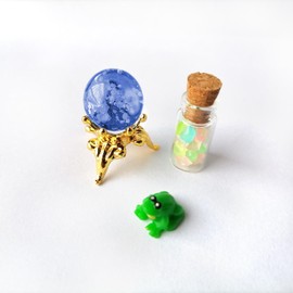 Miniature Glowing Potion Bottles, Crystal Balls & Frog Figurine, Dollhouse & Diorama Decor, Glow-in-The-Dark Miniatures (Royal Blue)