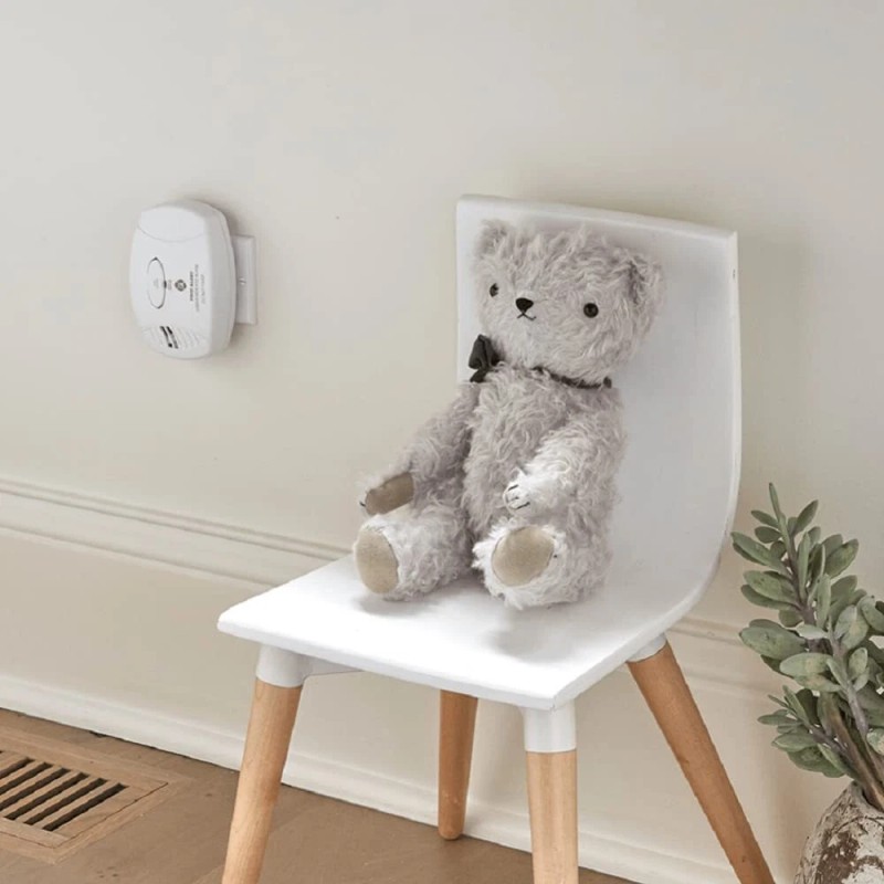 First Alert 1039734 Fat Plug-in Carbon Monoxide Alarm with Battery
