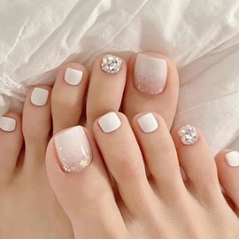 MISUD Press on Toenails White Gel Fake Toenails Glossy Glue on Toenails Bling Glitter Acrylic Toe Fake Nails 3D Rhinestone Stick on False Toenails Full Cover Summer Press-on ToeNails for Women 24pcs