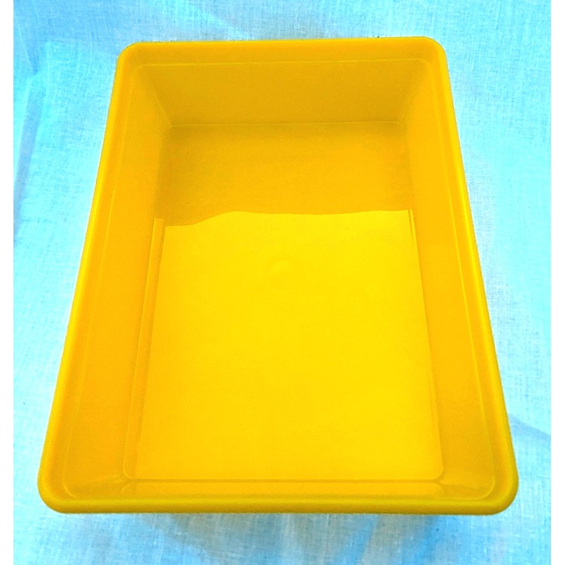 Instrument tray – 19cm x 14cm x 5.5cm. polypropylene (Yellow)