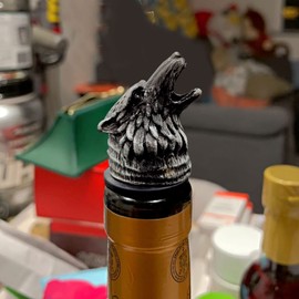 Aireador de vino, vertedor de liqour de acero inoxidable con tapón de botella, tapón de boquilla de vertido de vino de alta calidad, estilo retro (Wolf)