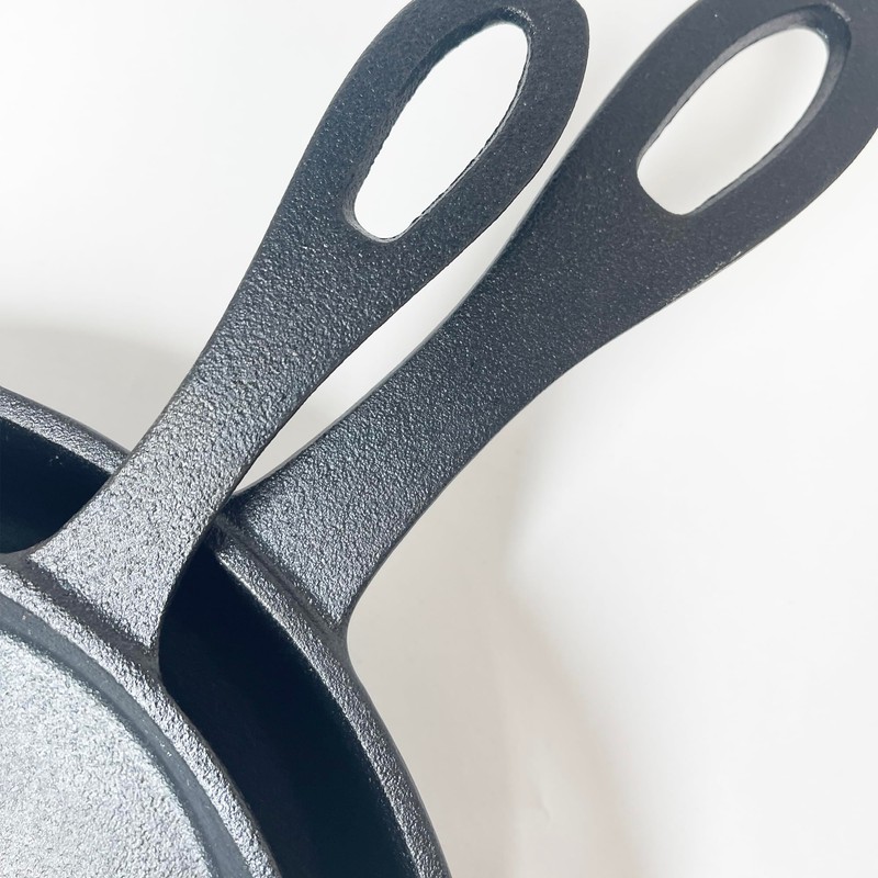 Bayou Classic 7451 10-in and 12-in Cast Iron Skillet Set
