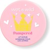 wet n wild Exfoliante labial mimado.