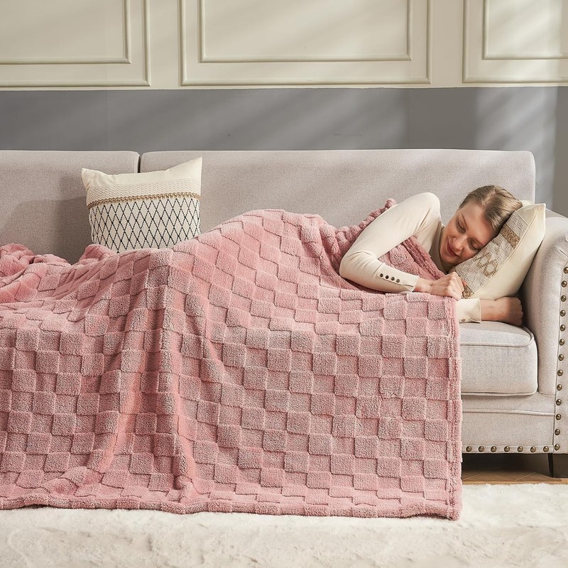 Wajade Fleece Throw Blanket, Fluffy Faux Fur Blanket for Bed