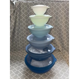 Zulay Kitchen BRAND NEW!! - Never used - Mixing Bowl set (6 Bowls - 6 Lids) - BLUE OMBRE