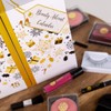 Beauty-Adventskalender Schminke mit 24 Make-up Kleinigkeiten für perfektes Styling im