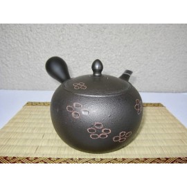 JapanBargain Yamakiikai Large Handmade Clay Teapot 15.6 oz Scarlet Crest Pattern Black S-5048