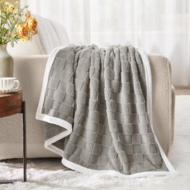 BEDELITE Super Soft Throw Blanket for Couch and Bed, Lightweight Cozy Fluffy Decorative 3D Checkered Blanket, Warm and Fuzzy Fleece Blanket for Camping, Travel(Grey, 60"x80")