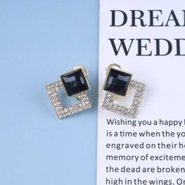 Allereya Vintage Crystal Onyx Square Earrings Rhinestone Square Stud Earrings Black Onyx Square Earrings Square Geometric Earrings Jewelry for Women and Girls (Black)