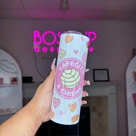 Cafecito y Chisme 20oz Tumbler -, Hot or Cold Beverage, Unique Design - Stylish, Classic