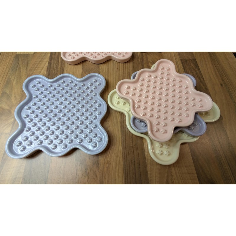 Fussy Cat Ceramic 'Lick Mat' Cat Slow Puzzle Feeder Bowl.