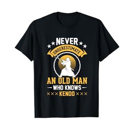 Never underestimate an old man who knows Kendo Japanese T-Shirt