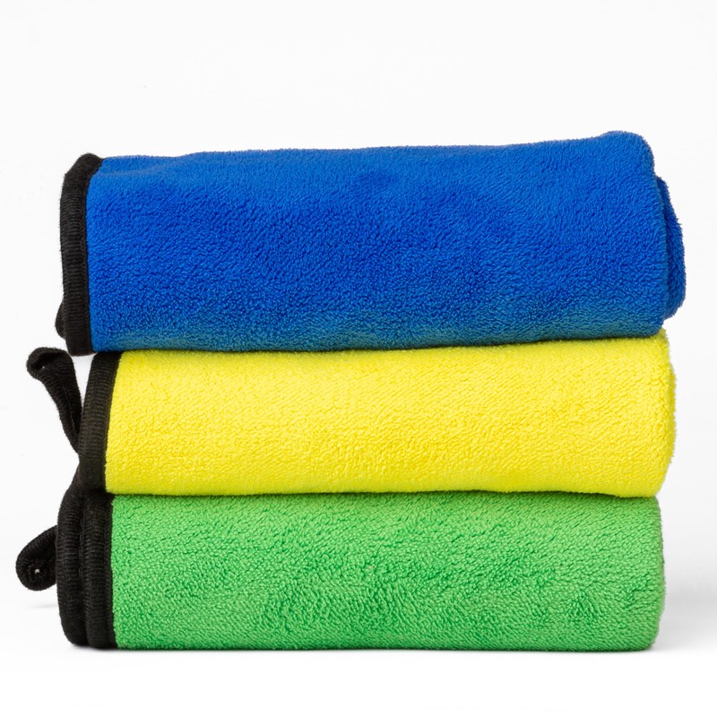 U4T Premium Car Cleaning Kit: Large Microfibre Cloth used as
