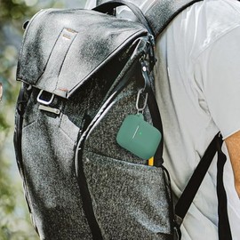 Funda para AirPods 12, viene con kit de limpieza, funda de silicona de piel suave con llavero, funda protectora completa para hombres y mujeres,...   