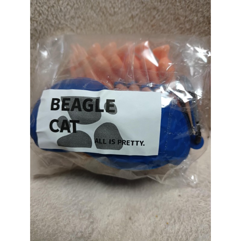 BEAGLE CAT Peanut Golf Ball Case and 10 Macho Mantees