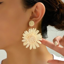 Raffia Earrings White Flower Earring Sunflower Rattan Raffia Straw Wrapped Dangle Earrings Summer Statement Earrings Jewelry for Women (White)