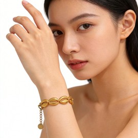 AIETUE Chunky Seashell Bracelets For Women, 18k Gold-plated Boho Cowrie Shell Stainless Steel Beach Shell Chain Waterproof No Tarnish Minimalist Summer Adjustable Statement Jewelry Gift (Shell Gold)