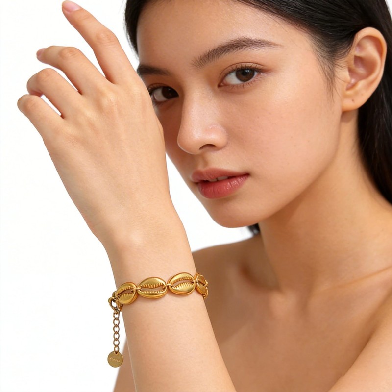 AIETUE Chunky Seashell Bracelets For Women, 18k Gold-plated Boho Cowrie