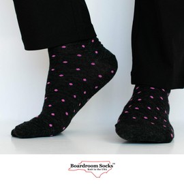 BoardroomSocks - Calcetines de lana merino con estampado a media pantorrilla, calcetines de vestir para hombre, Carbón con puntos rosados, 8-12