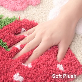 QJHOMO Beige Bath Mat Non Slip Bathroom Mats 45 x 65 cm, Cute Strawberry Bathroom Accessories Flower Floor Mat, Thick Soft Microfiber Bathmat Machine Washable Bath Rug Absorbent Carpet for Bedroom