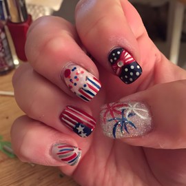 24Pcs Independence Day Press on Nails Short Fake Nails Bow Rhinestones Artificial Glue on Nails USA Flag Stripe French Tip Acrylic Nails 4th of July False Nails Glitter Firework Square Stick on Nails