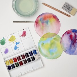Winsor & Newton 0390060 Cotman Watercolour Paint Bag Set 16 Colours, Vibrant Watercolours with Highly Light Fast, Large Choice of Colours, Age-resistant - 16 Half Bowls, Mixing Palette, Brush