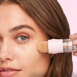 Maybelline New York Instant Age Perfector Glow 4in1 Concealer BB Cream Illuminating Color Primer 1.5 Light Medium with Application Sponge - 2 Bottles of 20ml