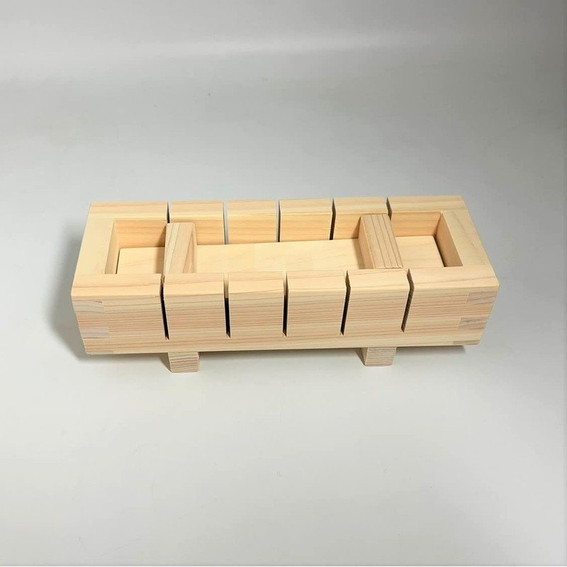 Yamako 792474 Hinoki Cypress Pressed Sushi Mold, Cuts 6 Pieces,