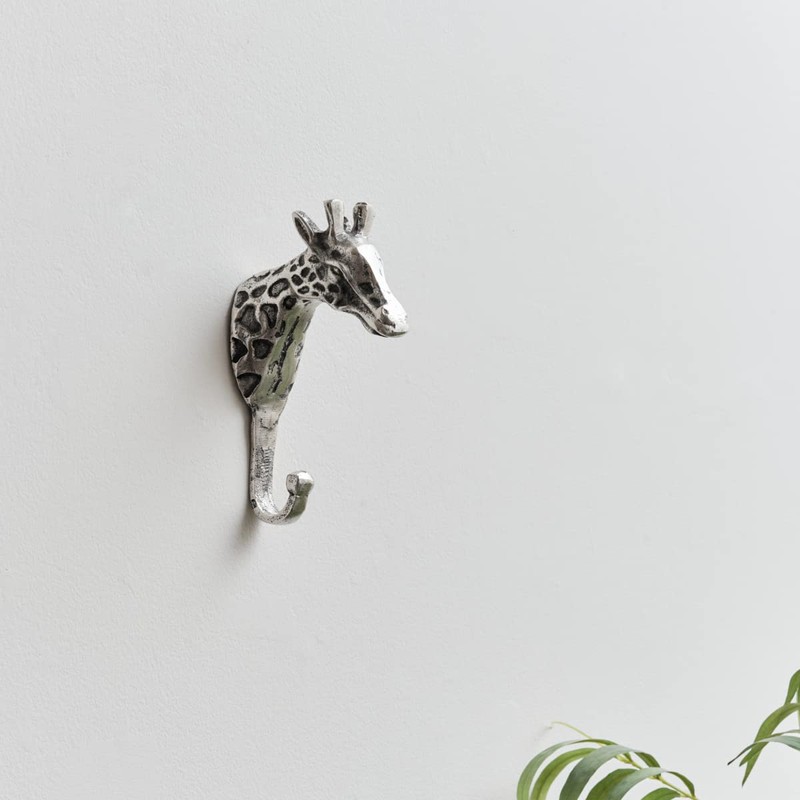 Melody Maison Set of 3 Silver Metal Giraffe Wall Hooks